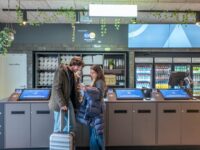a&o publikuje Raport Zrównoważonego Rozwoju 2025: dalsza redukcja śladu węglowego CO₂e na jeden nocleg