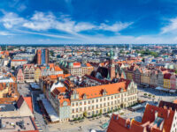 Kraków wyprzedził Warszawę. Wrocław zapłacił za nadpodaż