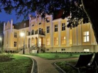 Gdynia: Kadryl w pałacu