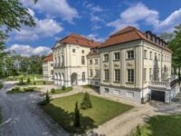 Spec od VAT otworzył pałac pod Warszawą